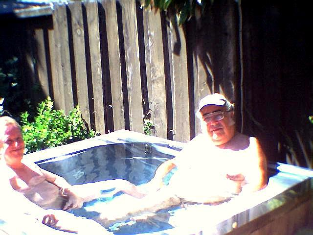 2006-08-26 2 Enjoying Jacuzzi.jpg