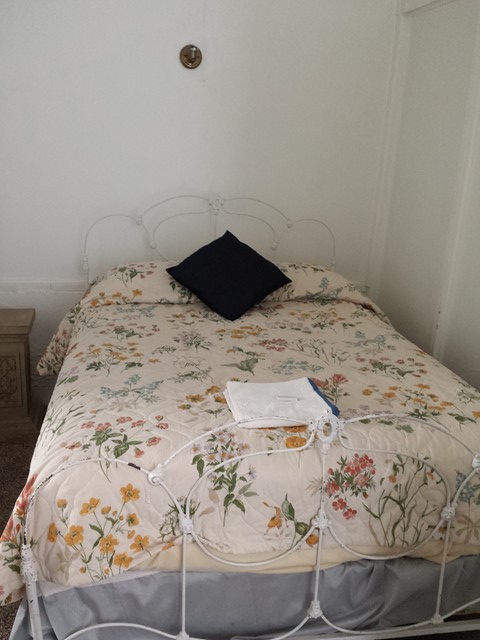1 double bed near kitchen